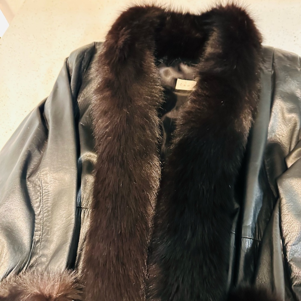 VERICCI Black Leather & Black Fox Fur Drama Coat Plus - Picture 5 of 5